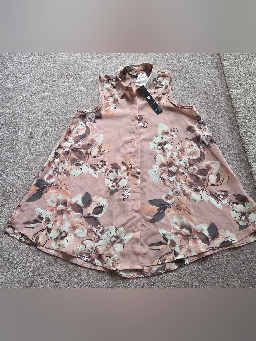 Sleeveless Floral Button-Front Blouse in Dusty Rose